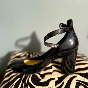 Marc Fisher Mary Jane, parent leather with block heel.